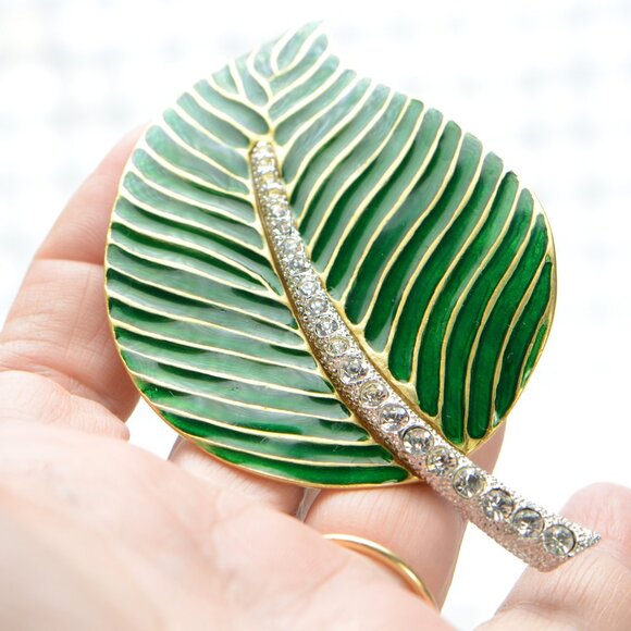 Kenneth Jay Lane KJL Enamel & Crystal Leaf Pin - Picture 5 of 5